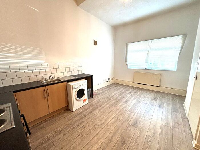 2 Bedroom Flat To Rent In Elm Grove, Southsea, Portsmouth, PO5