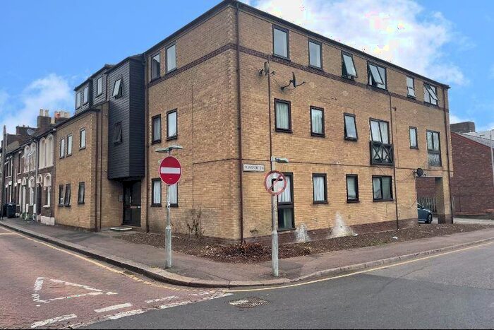 1 Bedroom Apartment To Rent In Gadsby Court, Wellington Street, Luton, Bedfordshire, LU1
