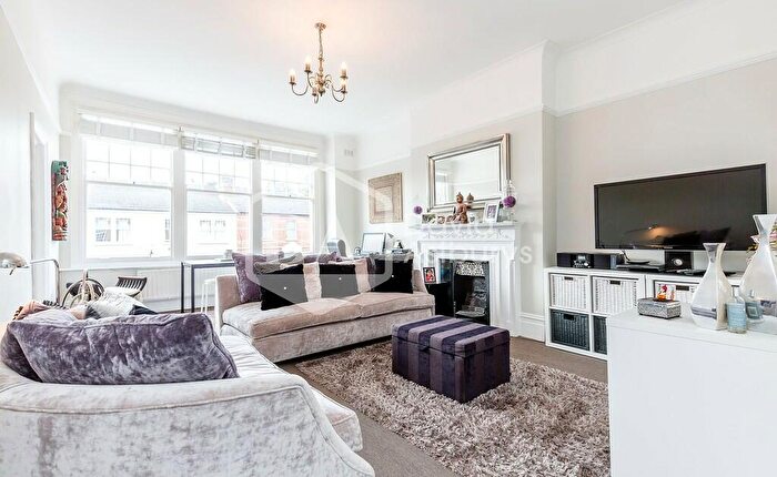 2 Bedroom Apartment To Rent In Fairfield Road, Crouch End, London, N8