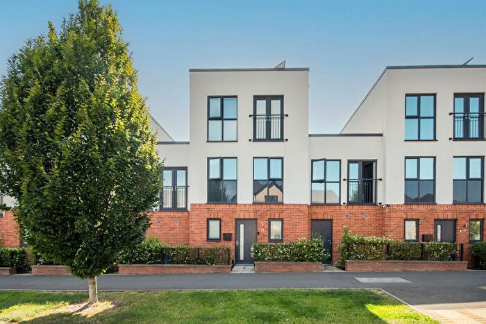 3 Bedroom Town House For Sale In The Avenue, Corby, NN17