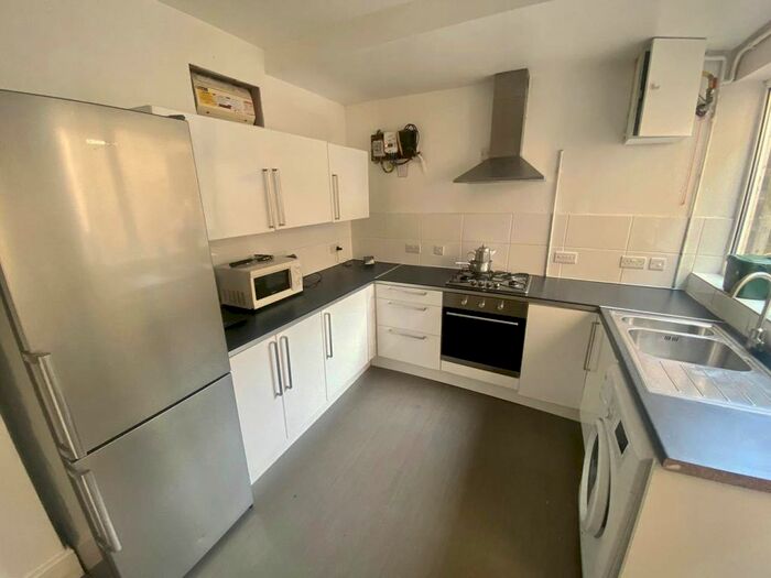 3 Bedroom Property To Rent In Brynmill Terrace, Brynmill, Swansea, SA2