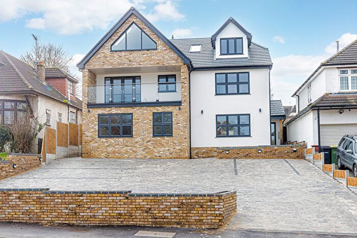 2 Bedroom Flat To Rent In Crown Hill, Rayleigh, SS6