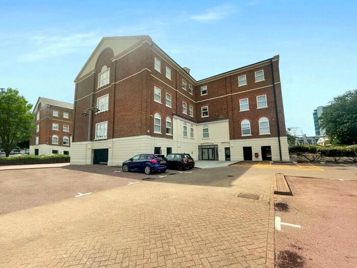 2 Bedroom Flat To Rent In Quayside, Chatham Maritime, Chatham, Kent, ME4