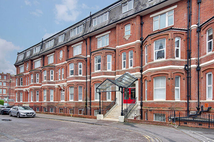 3 Bedroom Apartment To Rent In Grand Marine Durley Gardens, BH2