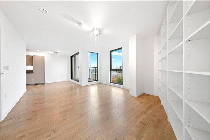 2 Bedroom Flat For Sale In Guild House, Rotherhite New Road, South Bermondsey, London, SE16