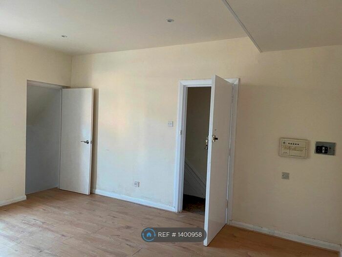 2 Bedroom Flat To Rent In Herbert Road, Woolwich, SE18