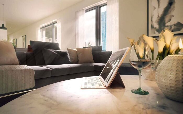 3 Bedroom Flat For Sale In Landmark, Oldfield Rd, Salford, Manchester, M5