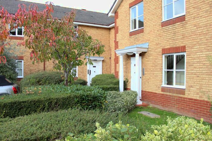 2 Bedroom Flat To Rent In Waterside Close, Surbiton, KT6