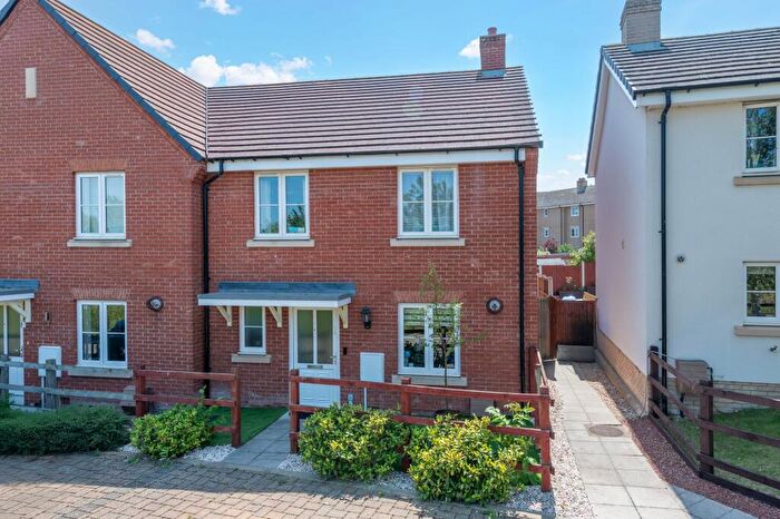 4 Bedroom End Of Terrace House For Sale In Binyon Way, Royston, SG8