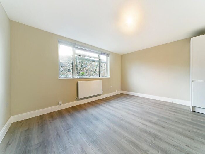 2 Bedroom Flat To Rent In Burden House, Thorncroft Street, Bg, London, SW8