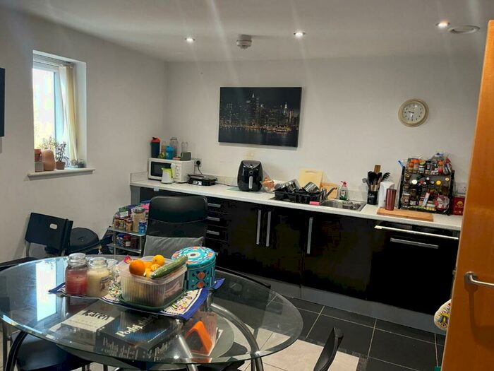 Apartment To Rent In Jamaica Street, Liverpool, L1