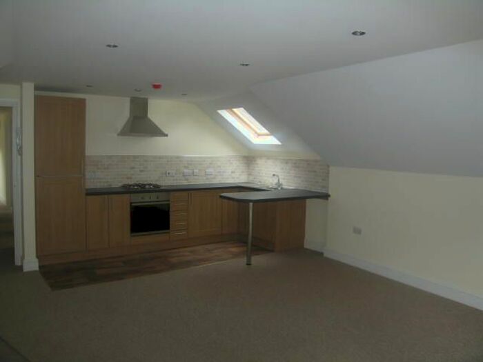 2 Bedroom Flat To Rent In High Street, Flat, Haverfordwest., SA61