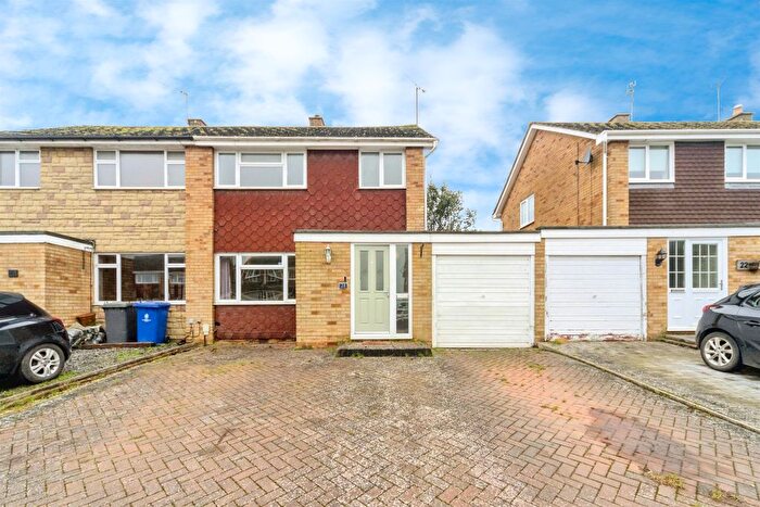 3 Bedroom Semi Detached House For Sale In Glebe Road, Deanshanger, Milton Keynes, MK19