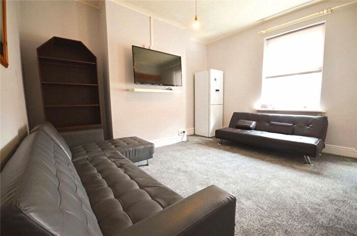 5 Bedroom Terraced House To Rent In Hathersage Road, Manchester, Greater Manchester, M13