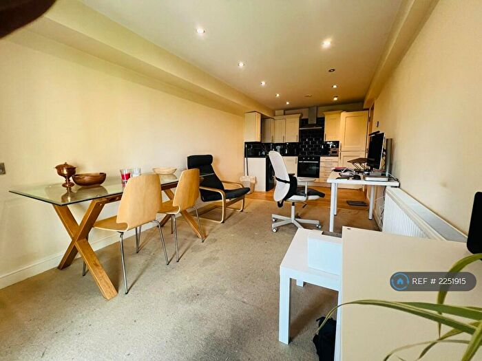 2 Bedroom Flat To Rent In Richardshaw Lane, Pudsey, LS28