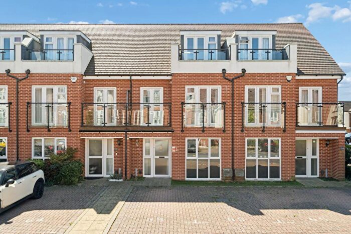4 Bedroom Terraced House For Sale In Furze Platt, Maidenhead, SL6