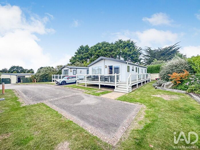 2 Bedroom Chalet For Sale In Halt Road, Goonhavern, Truro, TR4