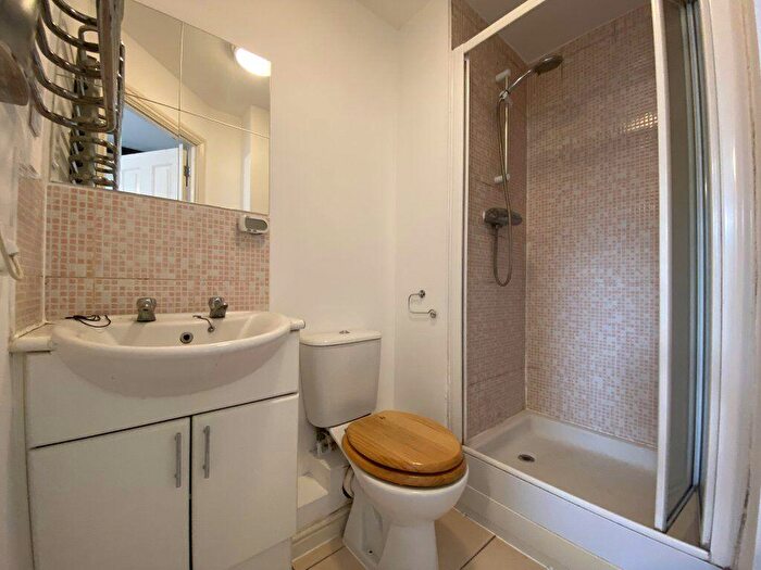 2 Bedroom Flat To Rent In Bronte Close, SL1
