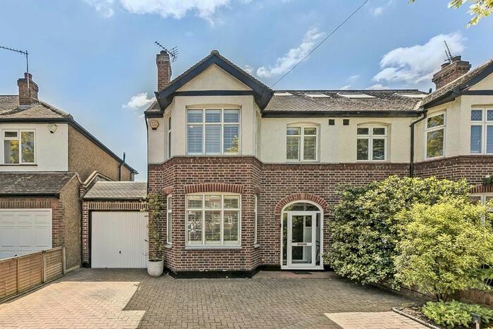 5 Bedroom Property To Rent In Broad Lane, Hampton, TW12