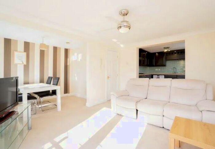 2 Bedroom Apartment To Rent In South Ferry Quay, L3