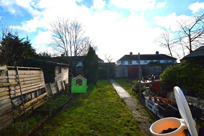 1 Bedroom Flat For Sale In Lancaster Avenue, Farnham Royal, Slough, SL2