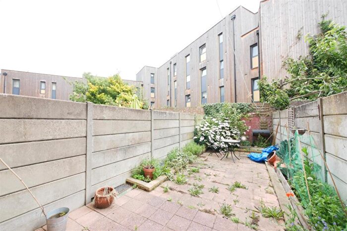 4 Bedroom Terraced House To Rent In Northwold Road, Clapton, E5