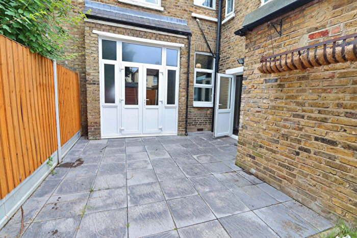 1 Bedroom Apartment To Rent In Balfour Road, Ilford, IG1