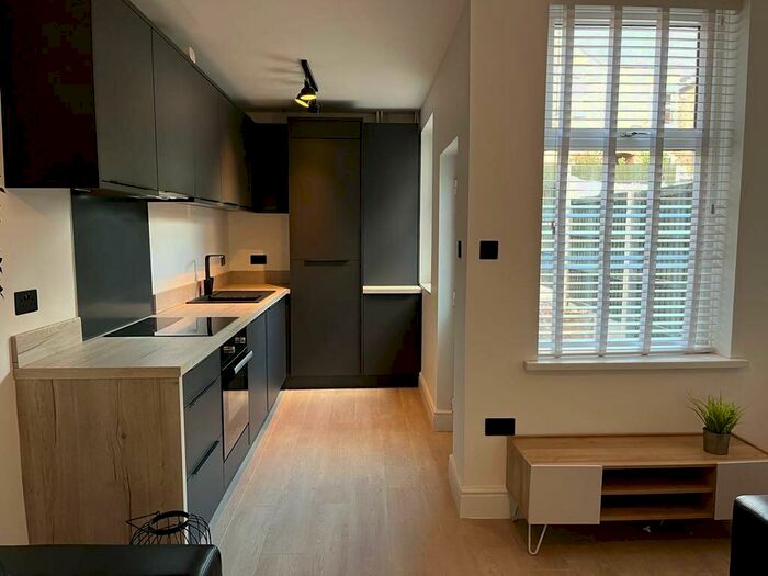 4 Bedroom House To Rent In Sherwin Street, DE22