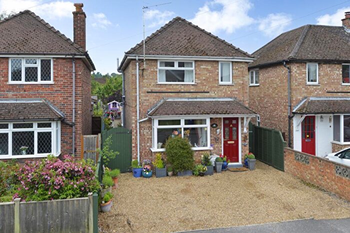 3 Bedroom Detached House For Sale In Willow Road, Godalming, Surrey, GU7