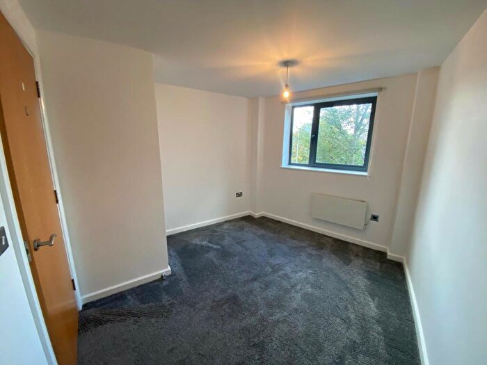 2 Bedroom Apartment To Rent In City Walk, Leeds, LS11