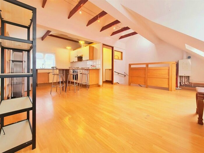 2 Bedroom Flat To Rent In Station Road, West Wickham, BR4