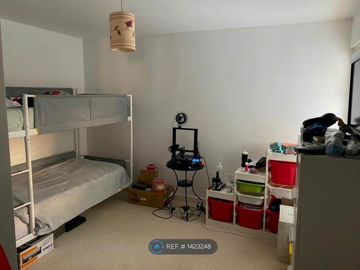 2 Bedroom Flat To Rent In Teddington Park, Teddington, TW11