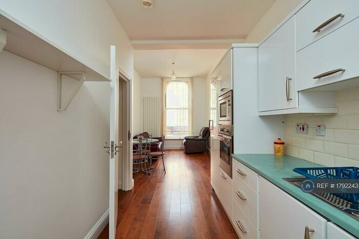 2 Bedroom Flat To Rent In Alvington Crescent, London, E8