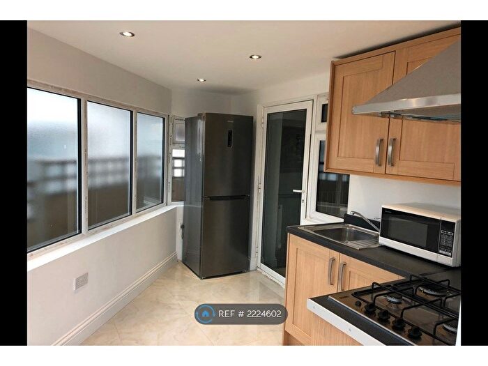 1 Bedroom Flat To Rent In Ashurst Drive, Gants Hill, IG6