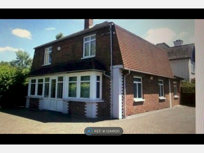 6 Bedroom Detached House To Rent In Orchard Drive, Uxbridge, UB8