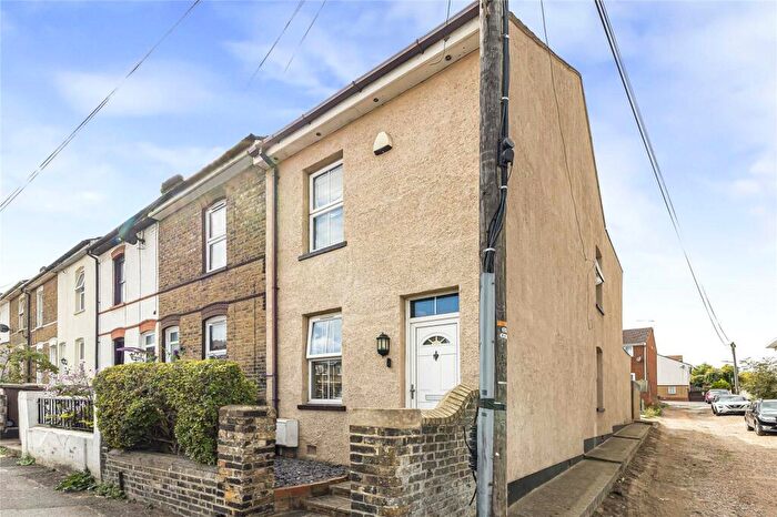 3 Bedroom End Of Terrace House For Sale In Bill Street Road, Rochester, Kent, ME2