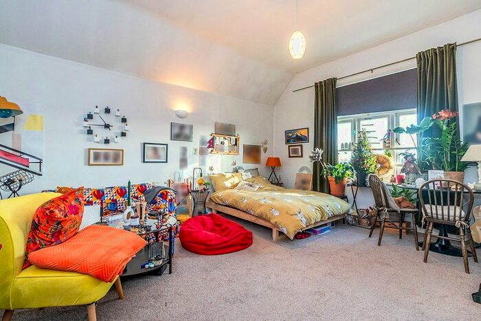 Studio To Rent In Avenue South, Surbiton, KT5