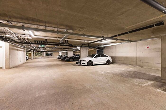Garage / Parking To Rent In Kitson House, Bow, E3