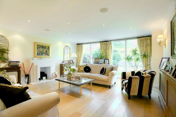 4 Bedroom Detached House To Rent In Denewood Road, Highgate, N6