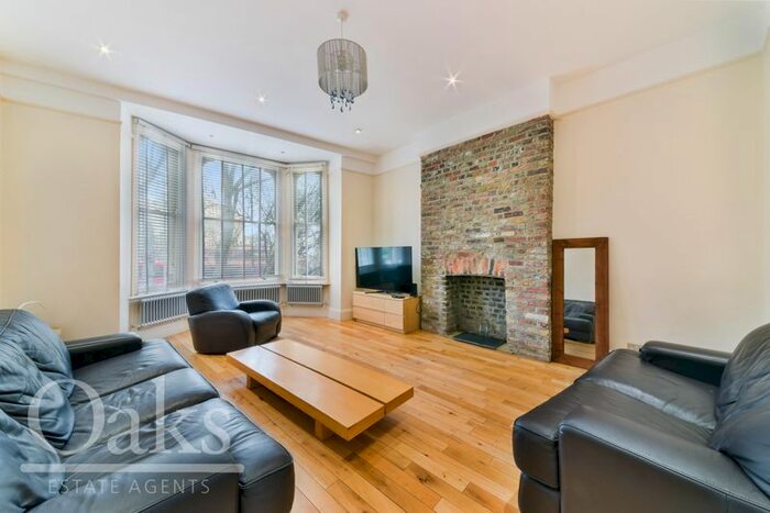 3 Bedroom Flat To Rent In Effra Road, London, SW2