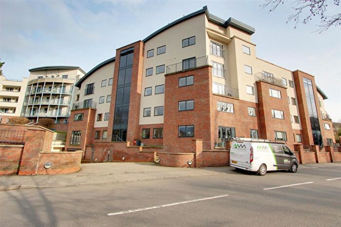 2 Bedroom Flat For Sale In Brook Street, Tring, HP23