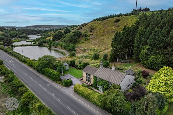 4 Bedroom Cottage For Sale In Ramsbottom Road, Hawkshaw, Bury, Greater Manchester, BL8
