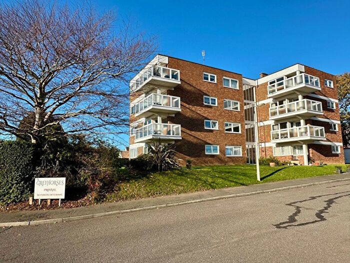 2 Bedroom Flat For Sale In Barnhorn Road, Bexhill-On-Sea, TN39