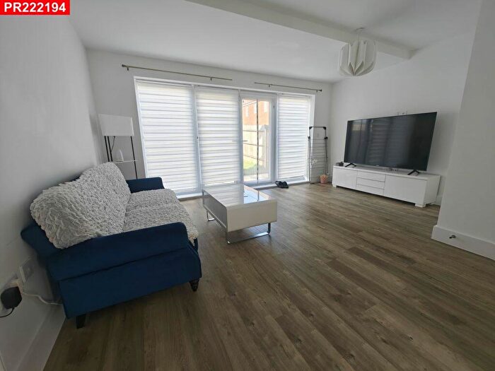 4 Bedroom House To Rent In Aylsham Road, Tadworth, – Bedrooms House, KT20