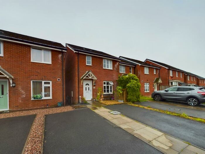3 Bedroom Semi-Detached House For Sale In Dol Y Dderwen, Ammanford, SA18