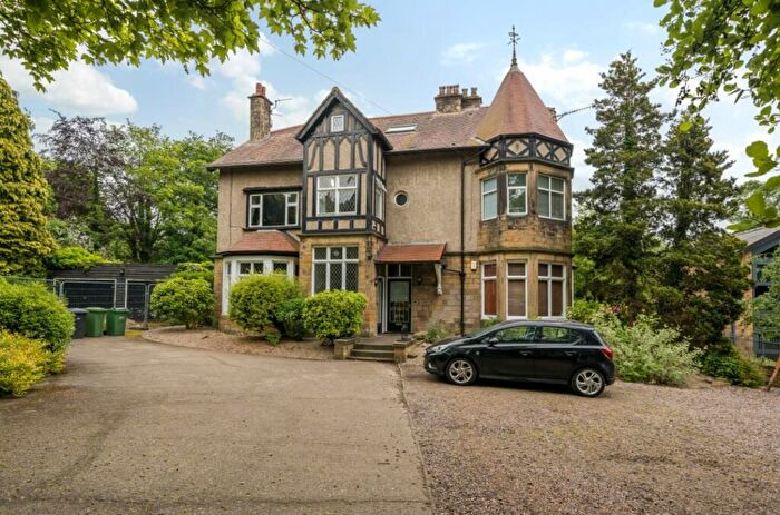 2 Bedroom Flat To Rent In Park Avenue, Roundhay, Leeds, West Yorkshire, LS8