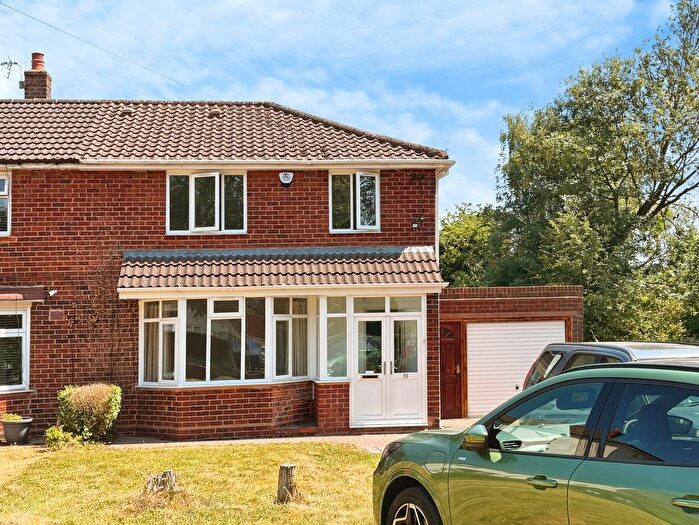 3 Bedroom Semi-detached House To Rent In Birchfield Way, Walsall, West Midlands, WS5