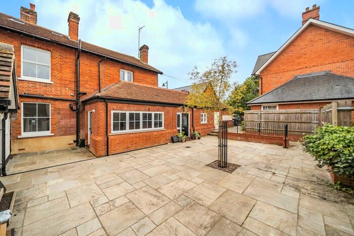 2 Bedroom Flat For Sale In High Street, Hartley Wintney, Hook, RG27