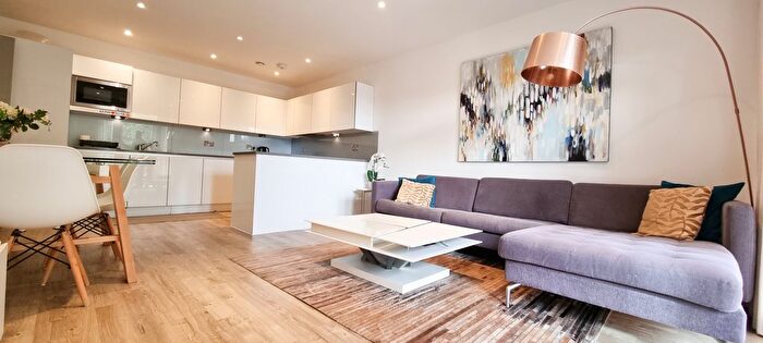 2 Bedroom Flat To Rent In Kings Arms Court, East Acton Lane, London, W3