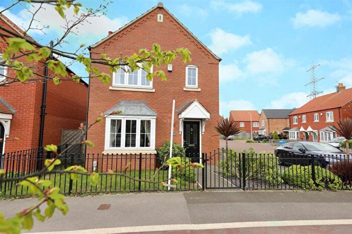 3 Bedroom Detached House For Sale In Grosvenor Road, Kingswood, Hull, HU7